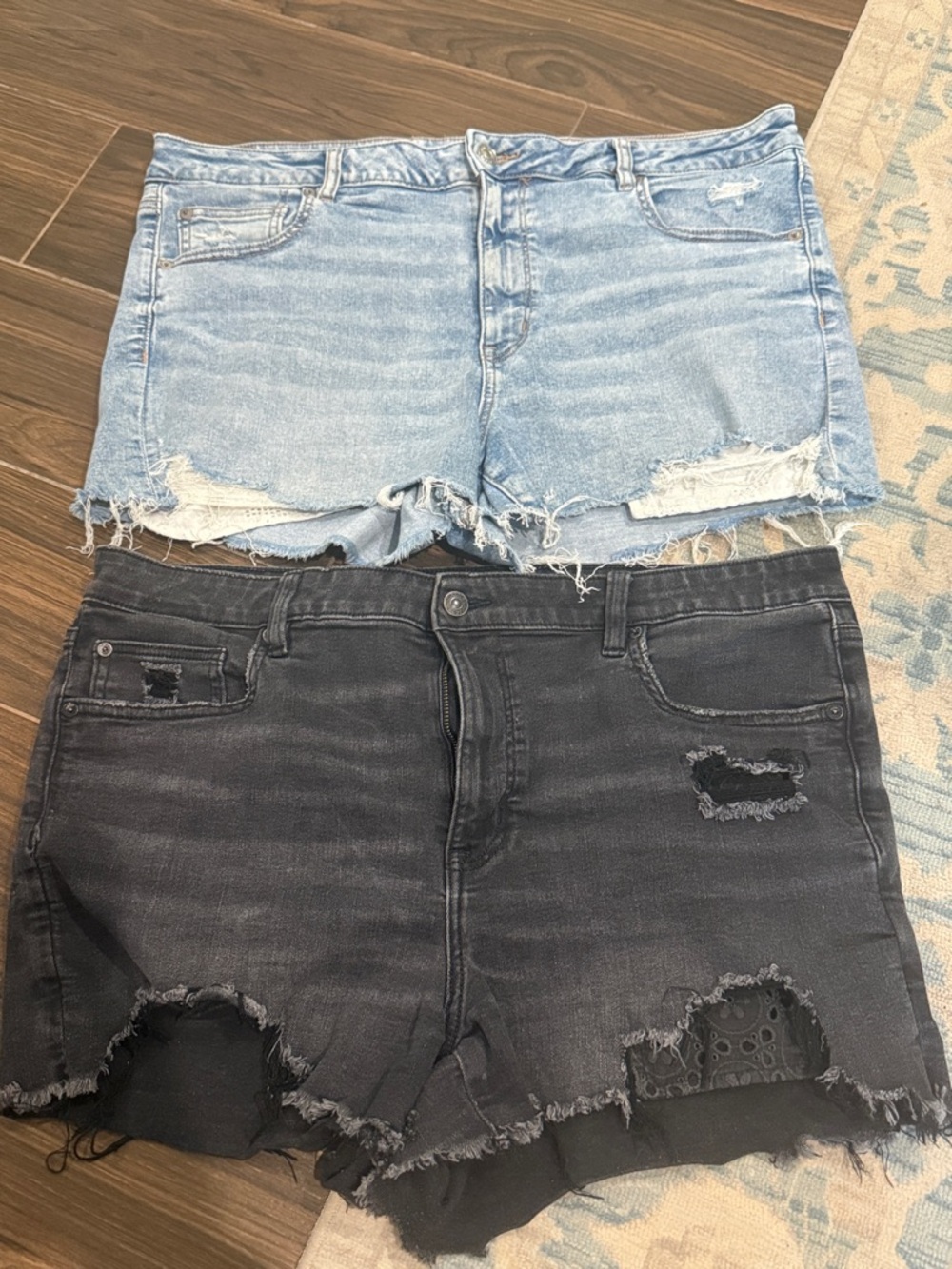 American Eagle Distressed High-Rise Denim Shorts - Light Blue and Black lot 18